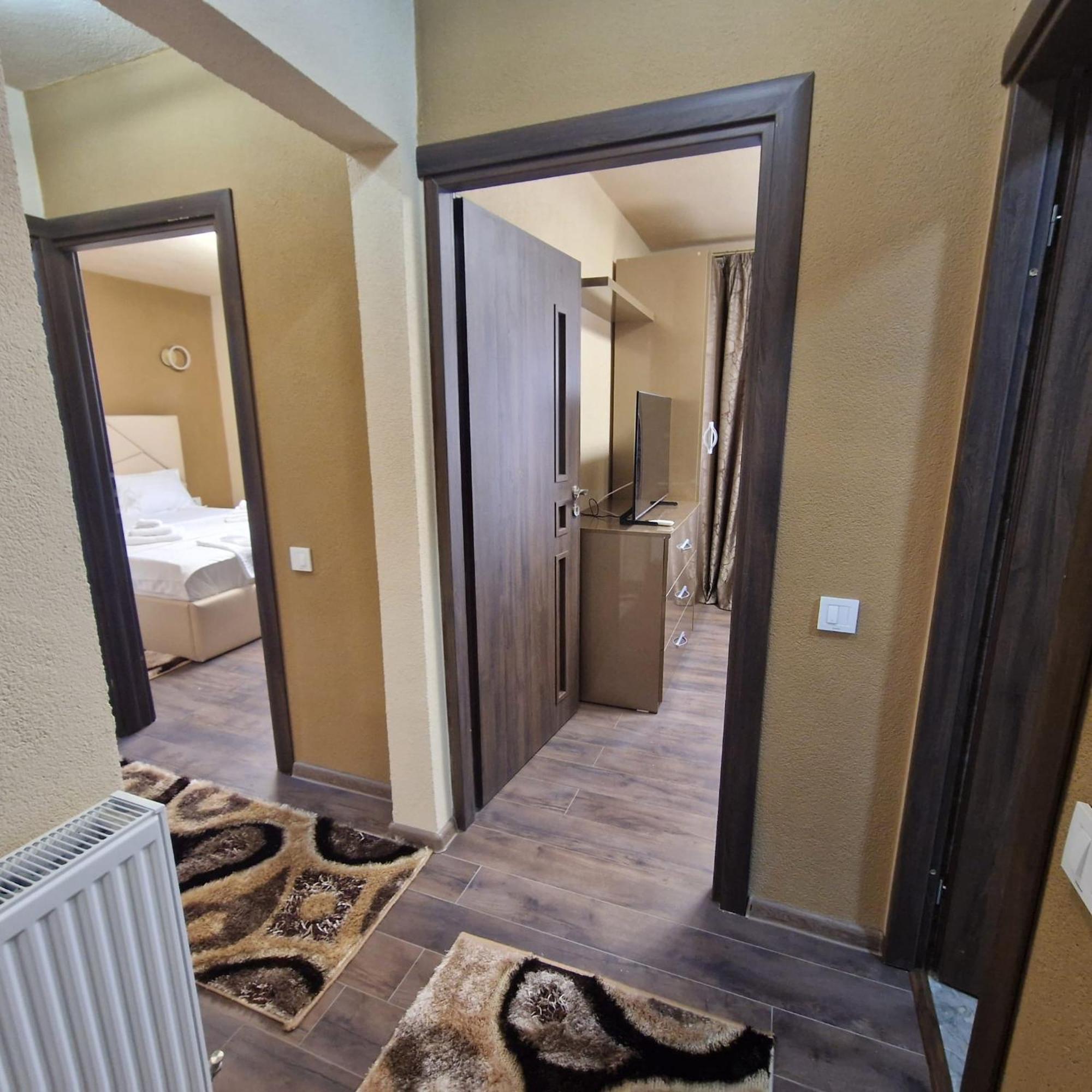 Apartament Iulius 3 Manastire Curtea de Argeş Buitenkant foto