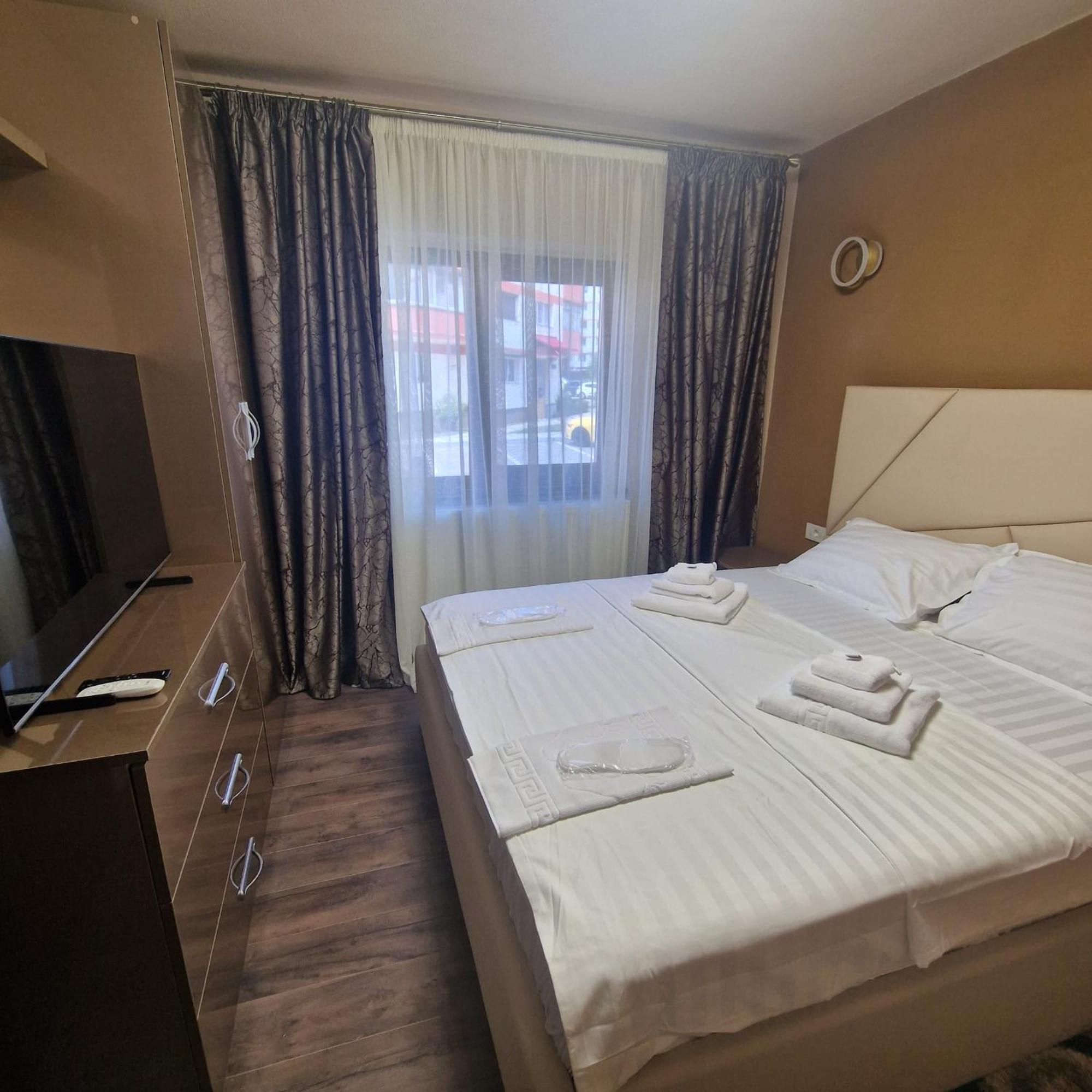 Apartament Iulius 3 Manastire Curtea de Argeş Buitenkant foto