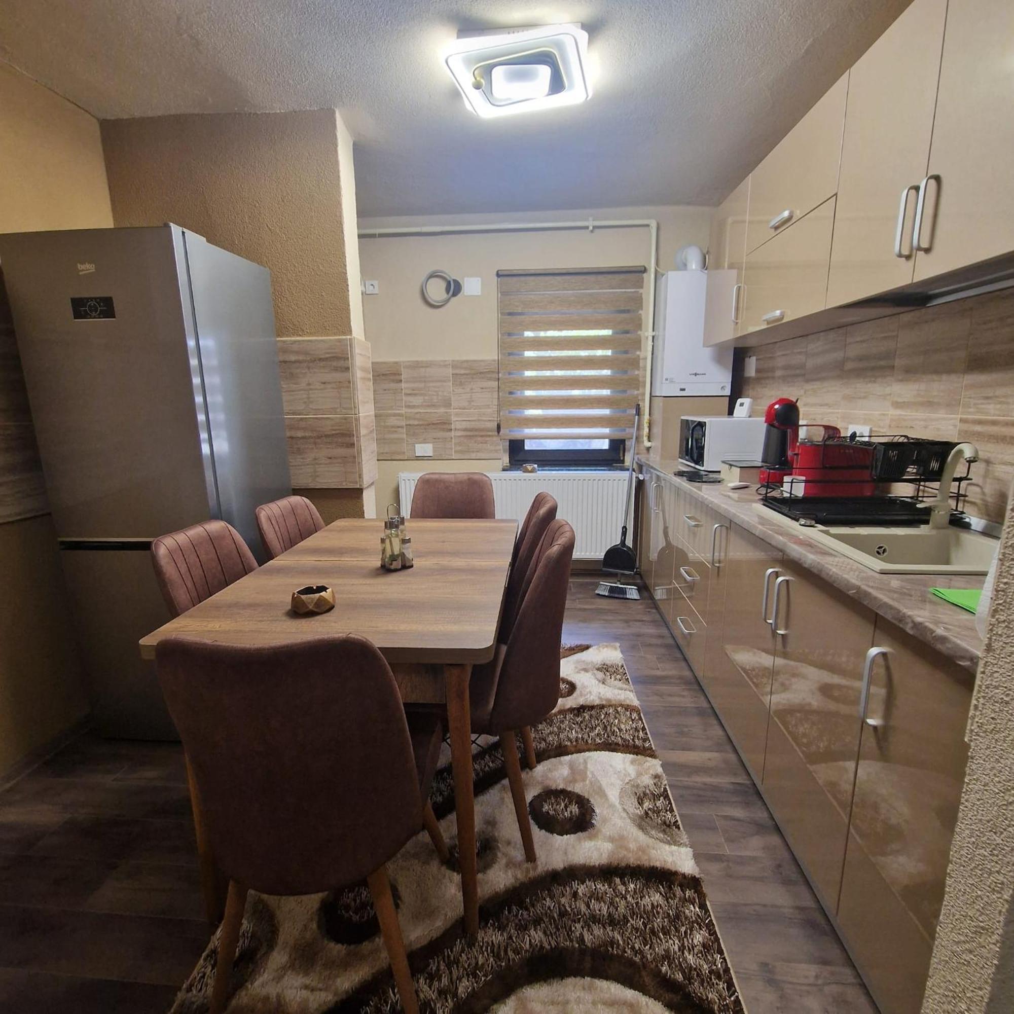Apartament Iulius 3 Manastire Curtea de Argeş Buitenkant foto