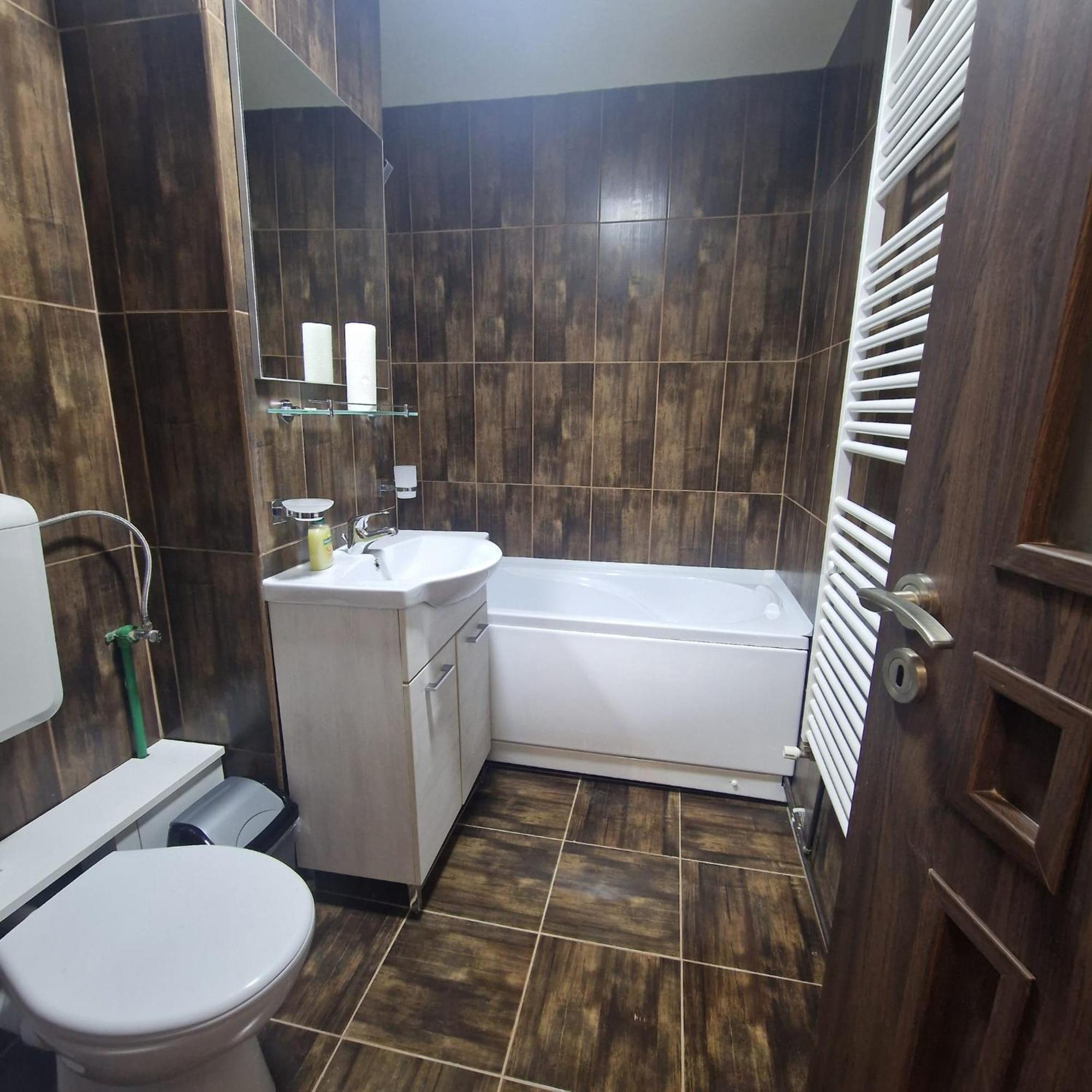 Apartament Iulius 3 Manastire Curtea de Argeş Buitenkant foto